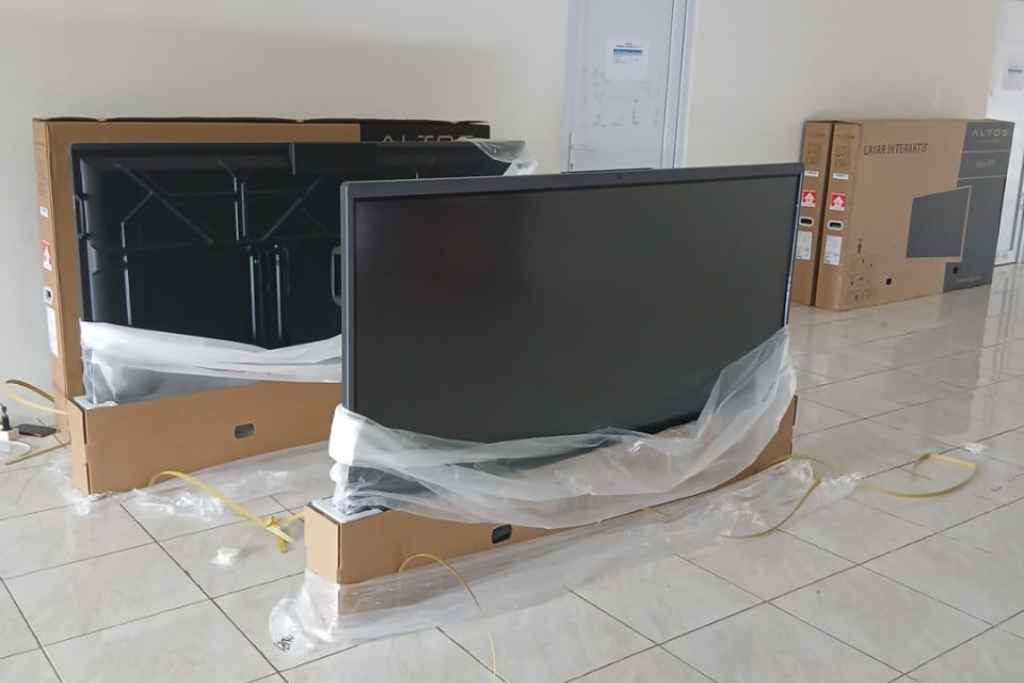 Jasa Pasang Smartboard Sekolah 75 Inci